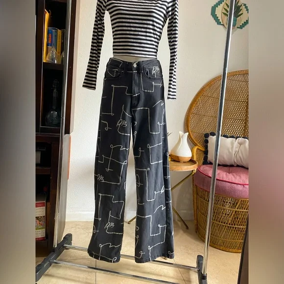 High Rise Wide Scribble Jeans - Picture 5 of 10